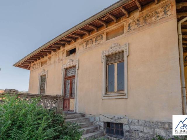 Villa in vendita a Gavirate VA