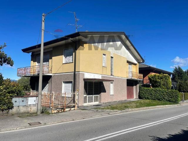 Villa in vendita a Gavirate VA