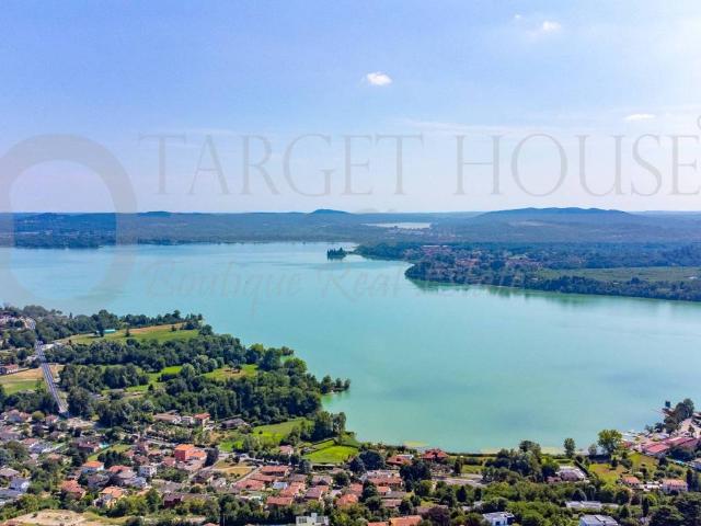 Villa in vendita a Gavirate VA