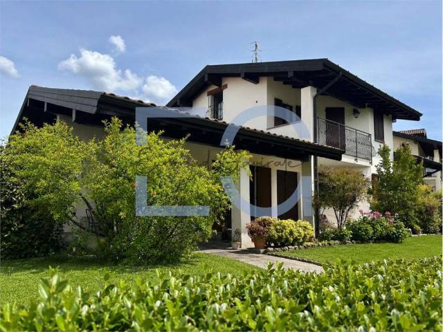 Villa in vendita a Gavirate VA
