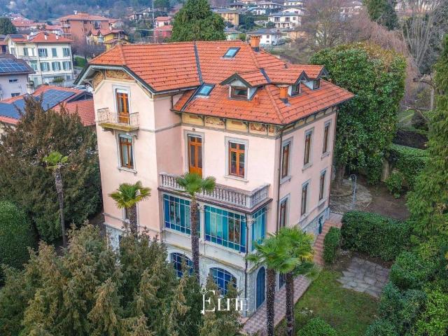 Villa in vendita a Gavirate VA