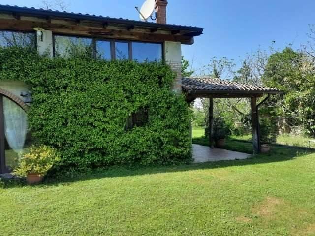 Villa in vendita a Gazzola PC