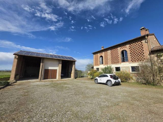 Villa in vendita a Gazzola PC