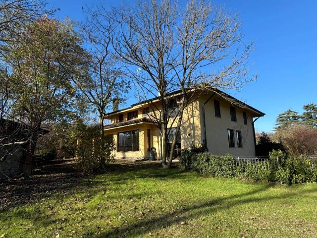 Villa in vendita a Gazzola PC