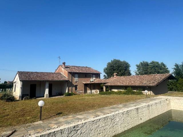 Villa in vendita a Gazzola PC