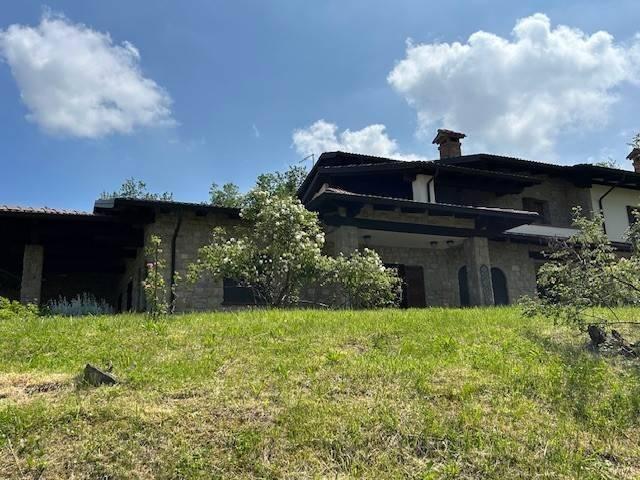 Villa in vendita a Gazzola PC