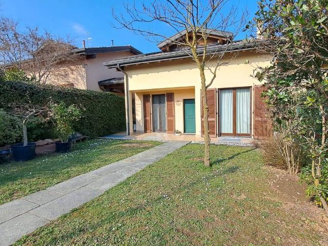 Villa in vendita a Gazzada Schianno VA