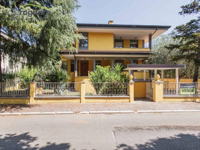 Villa in vendita a Gabicce Mare PU