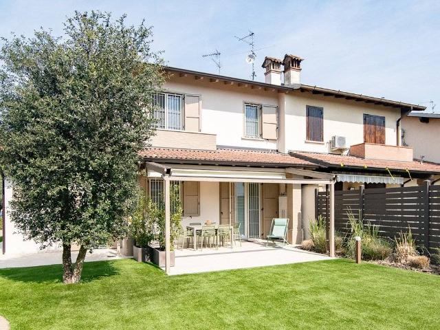 Villa in vendita a Gadesco Pieve Delmona CR