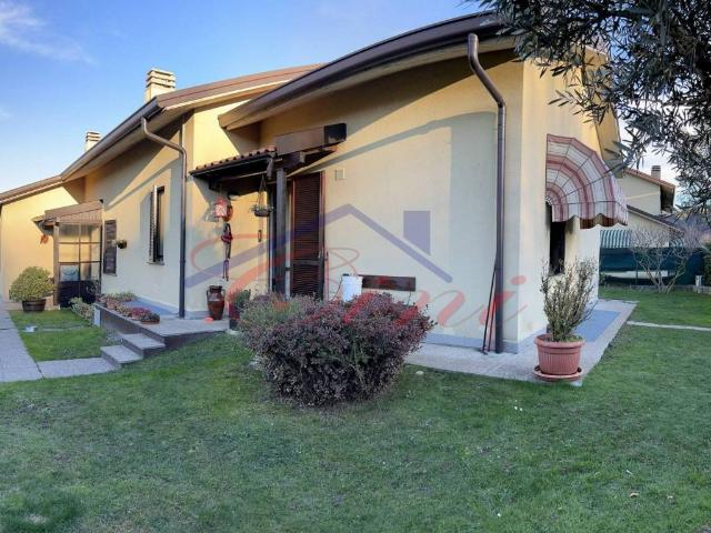 Villa in vendita a Galbiate LC