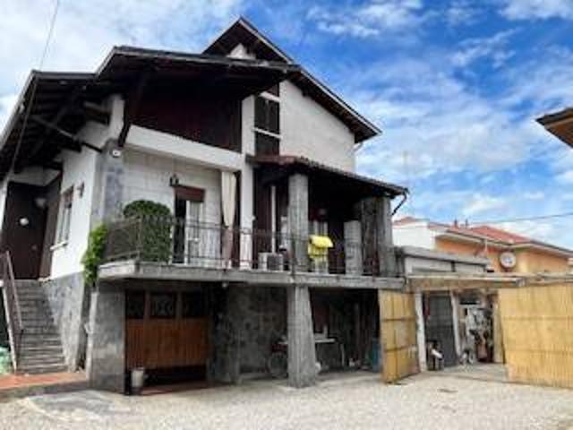 Villa in vendita a Gallarate VA