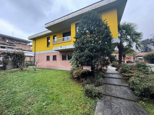 Villa in vendita a Gallarate VA