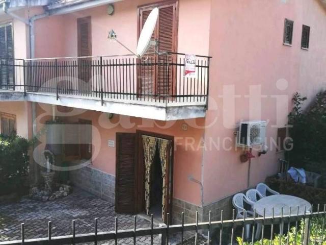Villa in vendita a Galluccio CE