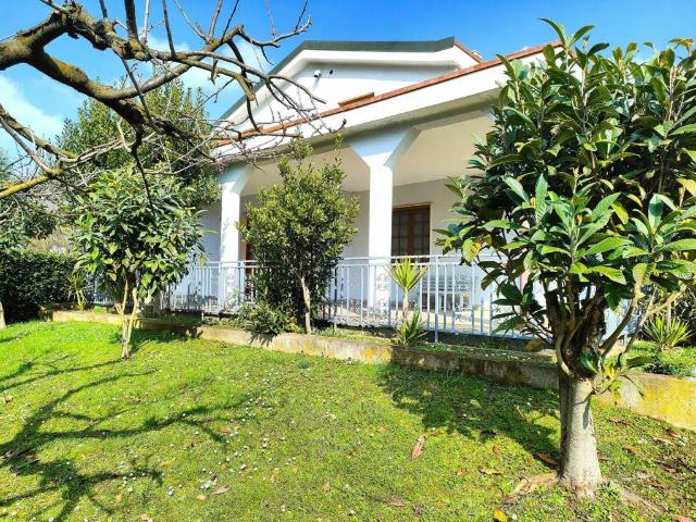 Villa in vendita a Garbagnate Milanese MI