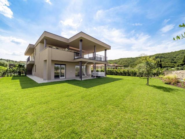 Villa in vendita a Garda VR