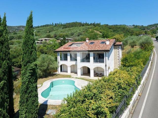 Villa in vendita a Garda VR