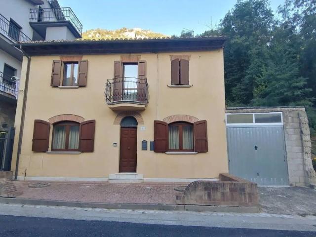 Villa in vendita a Genga AN