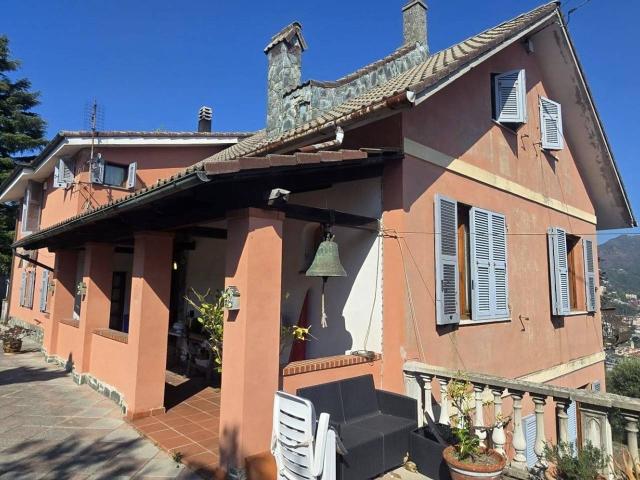Villa in vendita a Genova