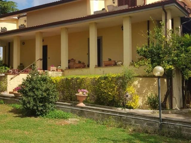 Villa in vendita a Genzano di Roma RM