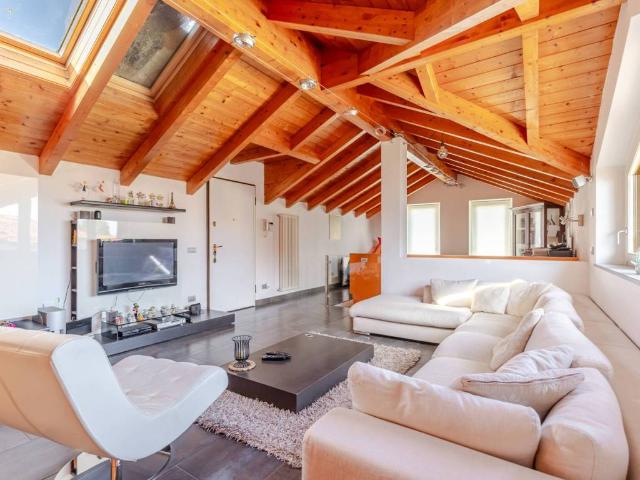 Villa in vendita a Gerenzano VA