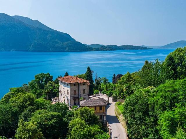 Villa in vendita a Ghiffa VB