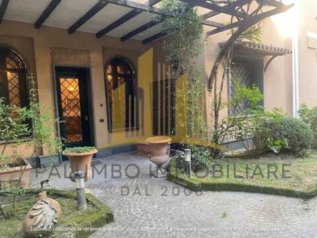 Villa in vendita a Giugliano in Campania NA