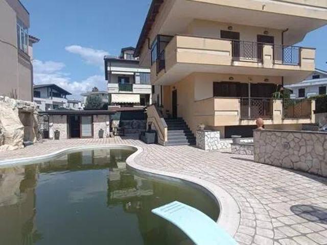 Villa in vendita a Giugliano in Campania NA