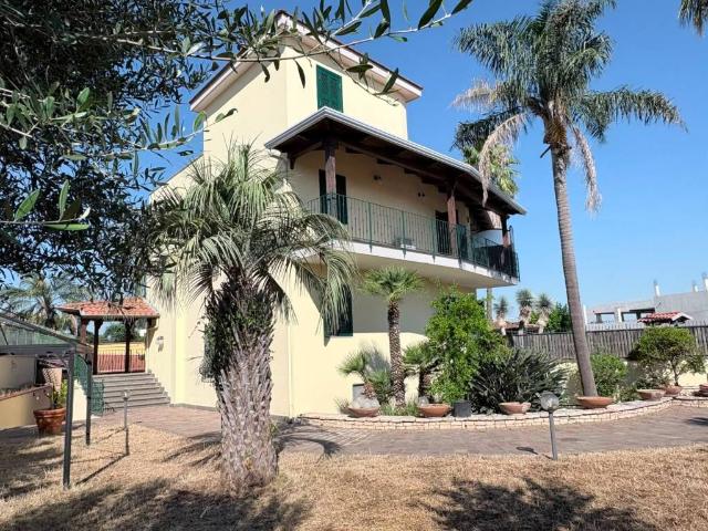 Villa in vendita a Giugliano in Campania NA