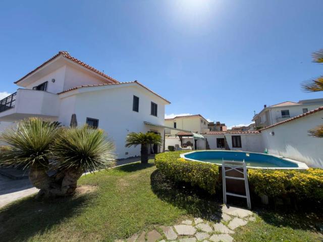 Villa in vendita a Giugliano in Campania NA