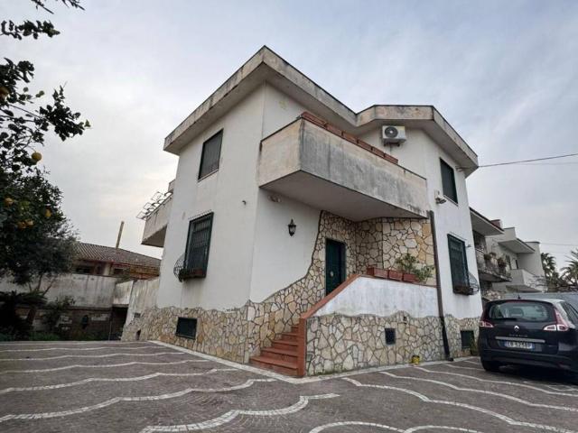 Villa in vendita a Giugliano in Campania NA