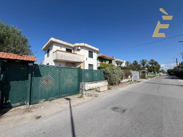 Villa in vendita a Giugliano in Campania NA