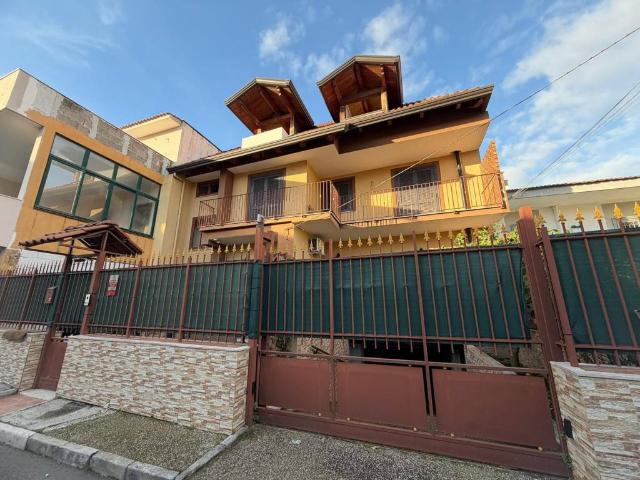 Villa in vendita a Giugliano in Campania NA