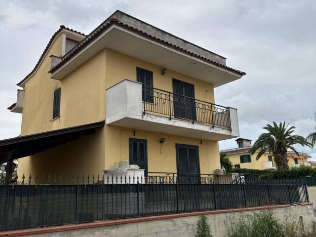 Villa in vendita a Giugliano in Campania NA