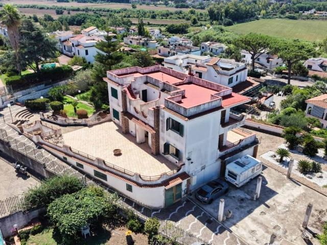 Villa in vendita a Giugliano in Campania NA