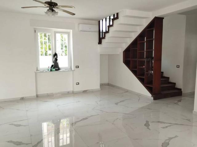 Villa in vendita a Giugliano in Campania NA