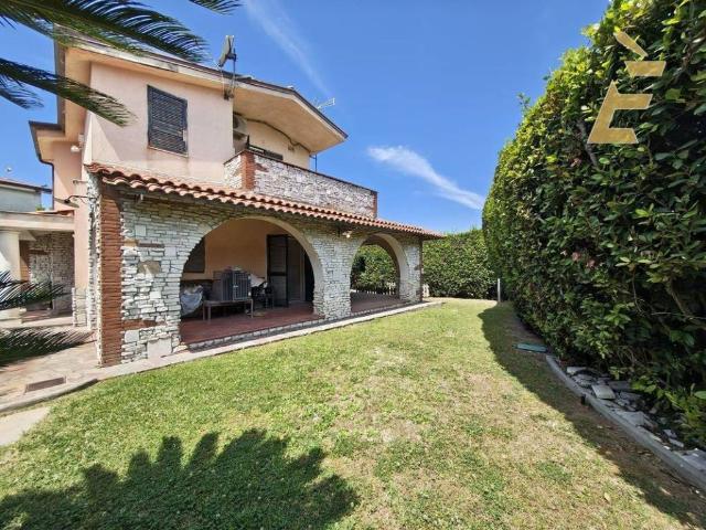 Villa in vendita a Giugliano in Campania NA