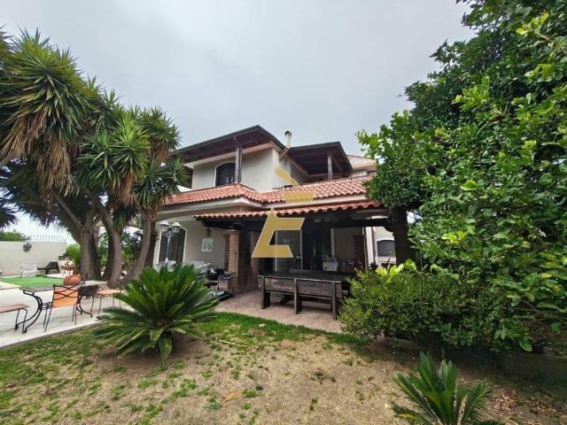 Villa in vendita a Giugliano in Campania NA