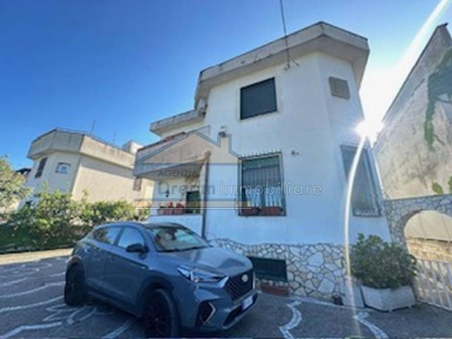 Villa in vendita a Giugliano in Campania NA
