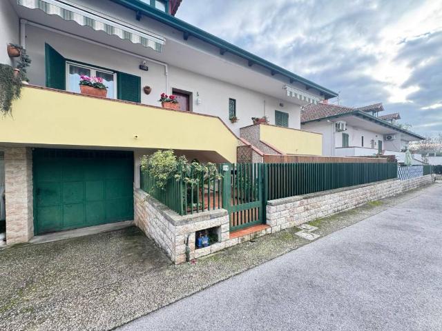 Villa in vendita a Giugliano in Campania NA