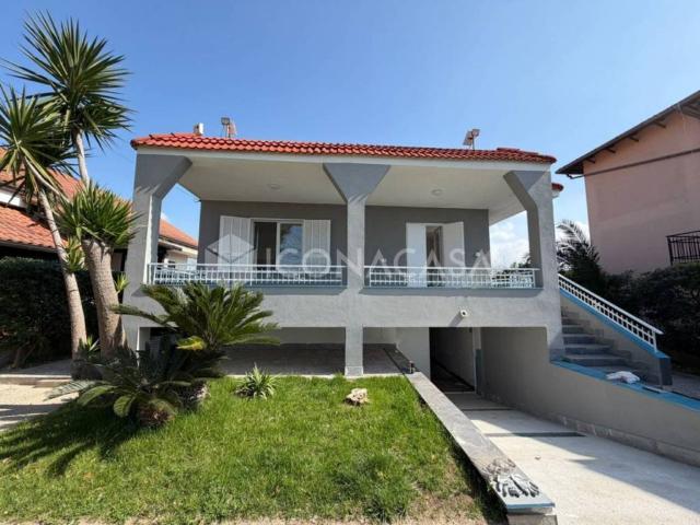 Villa in vendita a Giugliano in Campania NA