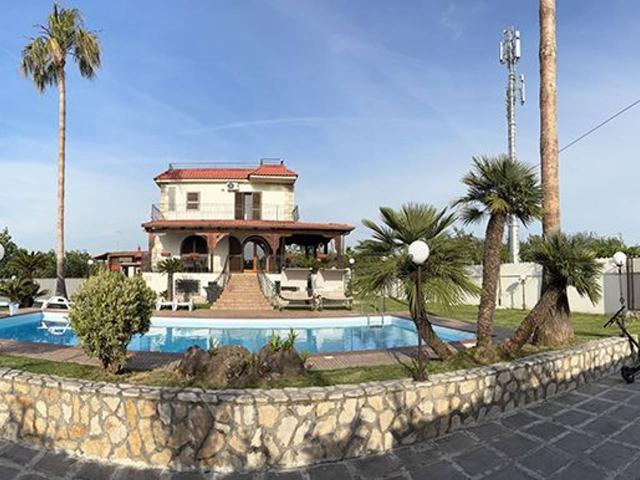 Villa in vendita a Giugliano In Campania
