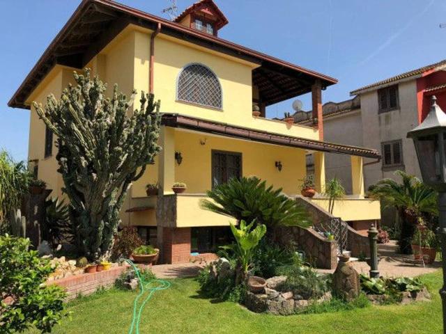 Villa in vendita a Giugliano In Campania