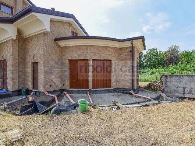 VILLA in VENDITA a GIUSSANO di 4 vani