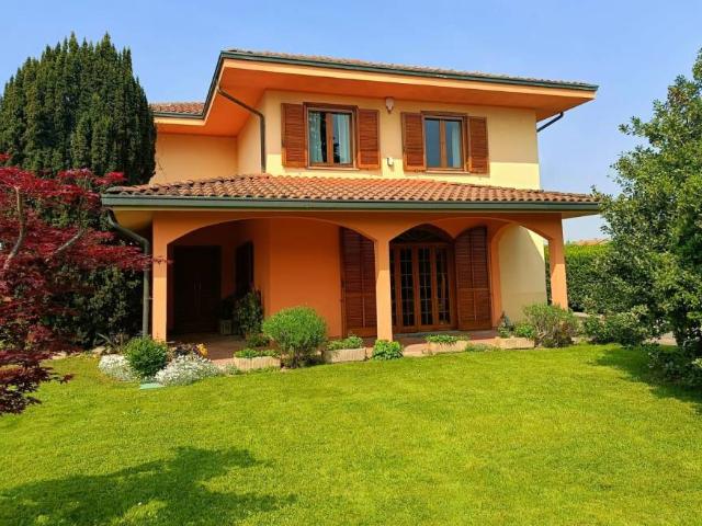 Villa in vendita a Giarole AL