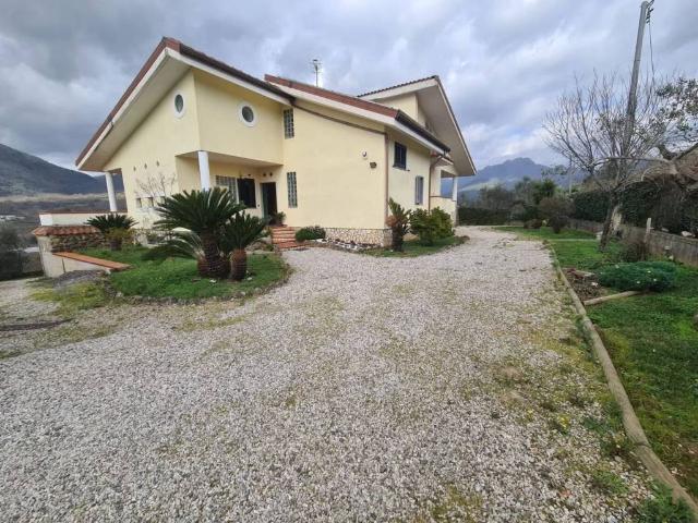 Villa in vendita a Giffoni Sei Casali SA