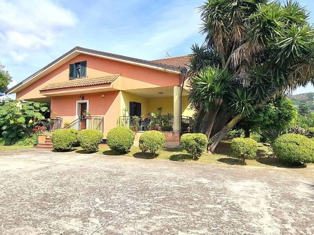 Villa in vendita a Giffoni Sei Casali SA