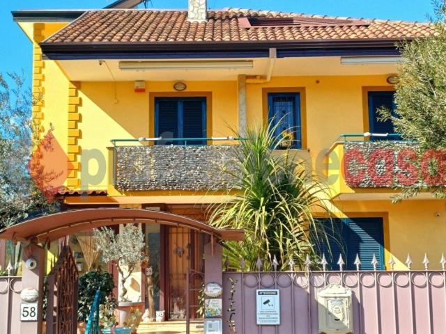 Villa in vendita a Giffoni Sei Casali