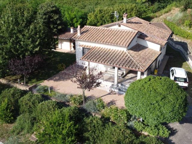 Villa in vendita a Giove TR