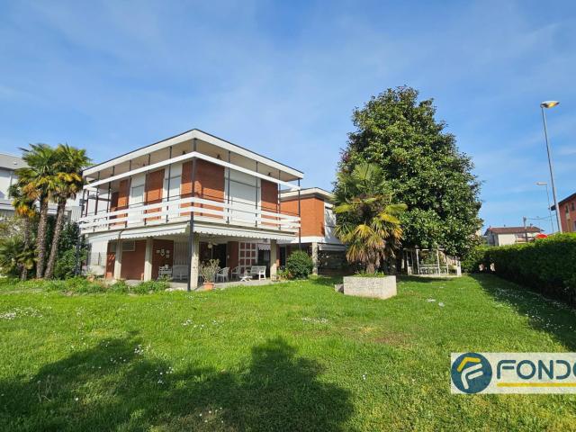 Villa in vendita a Grumello del Monte