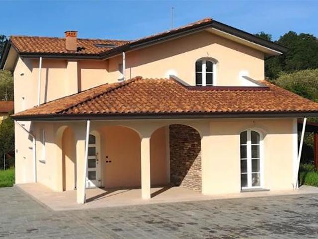 Villa in vendita a Gragnano Capannori 251 mq Rif: 1351750